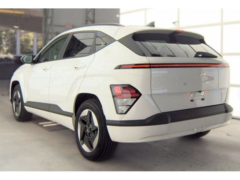 Used 2025 Hyundai Kona SEL FWD image 4