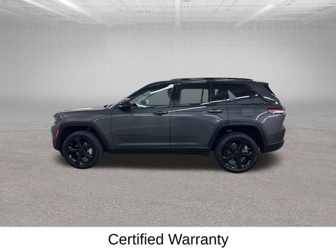 Used 2023 Jeep Grand Cherokee Limited w/ Black Appearance Package AWD/4WD image 9