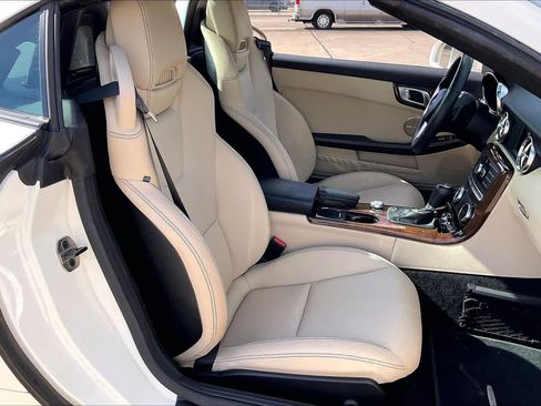 Used 2014 Mercedes-Benz SLK 250 image 7