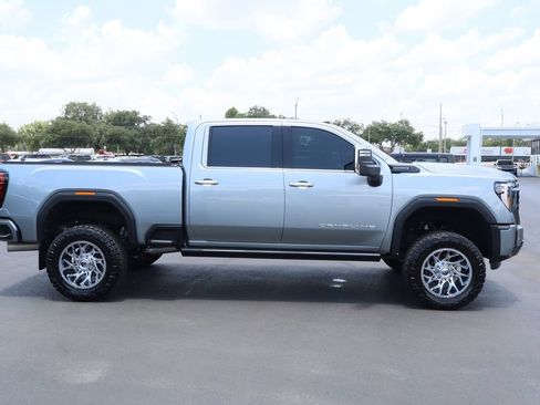 Used 2024 GMC Sierra 3500 Denali Ultimate AWD/4WD image 10