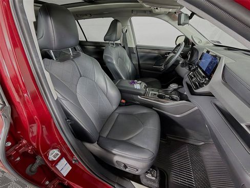 Used 2021 Toyota Highlander Platinum AWD/4WD image 31