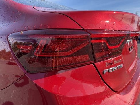 Used 2021 Kia Forte EX image 4