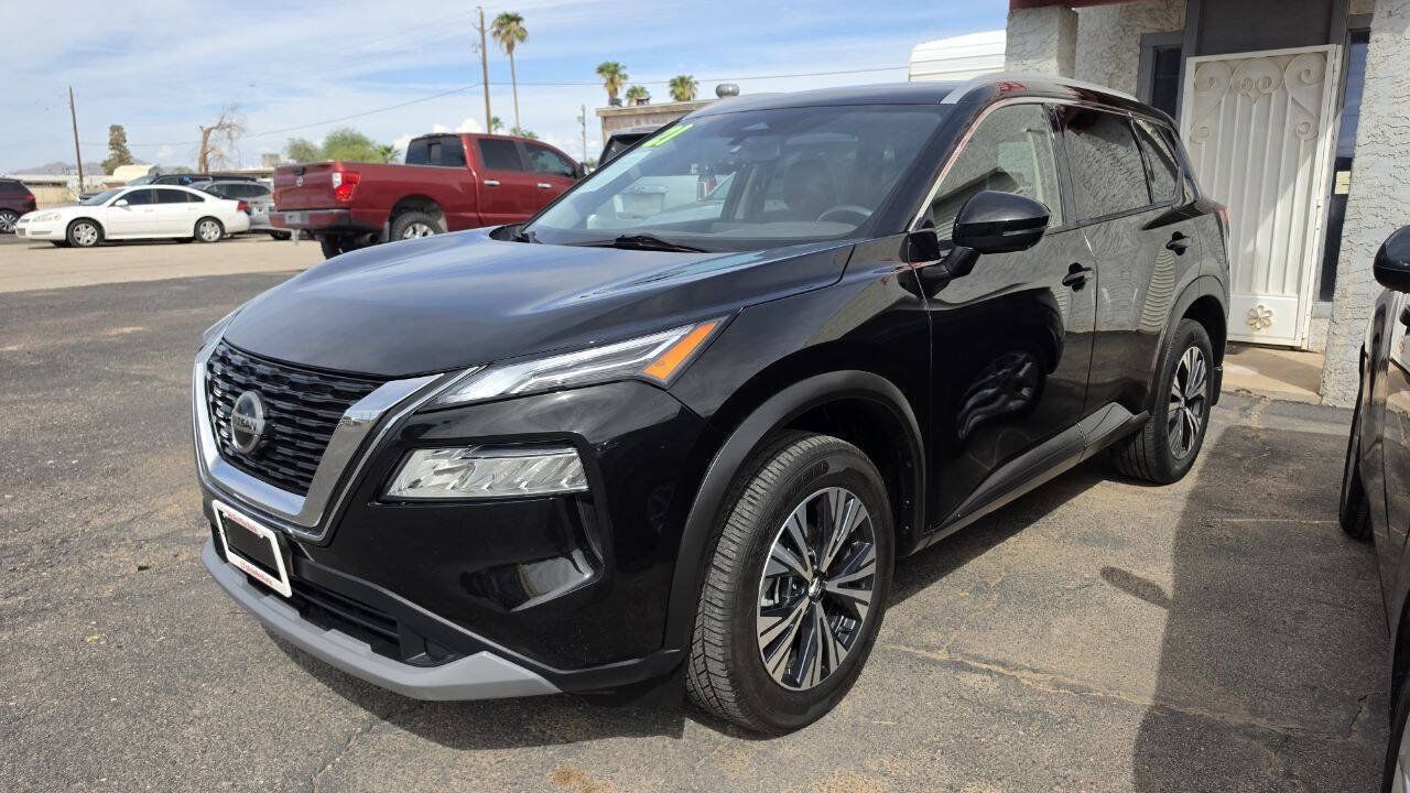 Used 2021 Nissan Rogue SV w/ Premium Package FWD image 2