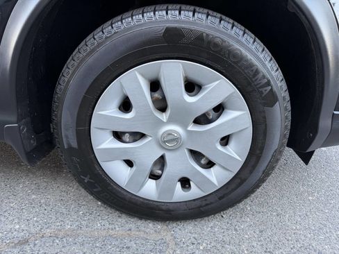 Used 2020 Nissan Rogue Sport S image 14