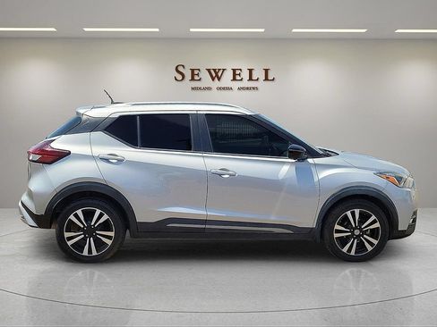 Used 2019 Nissan Kicks SR w/ SR Premium Package FWD image 6