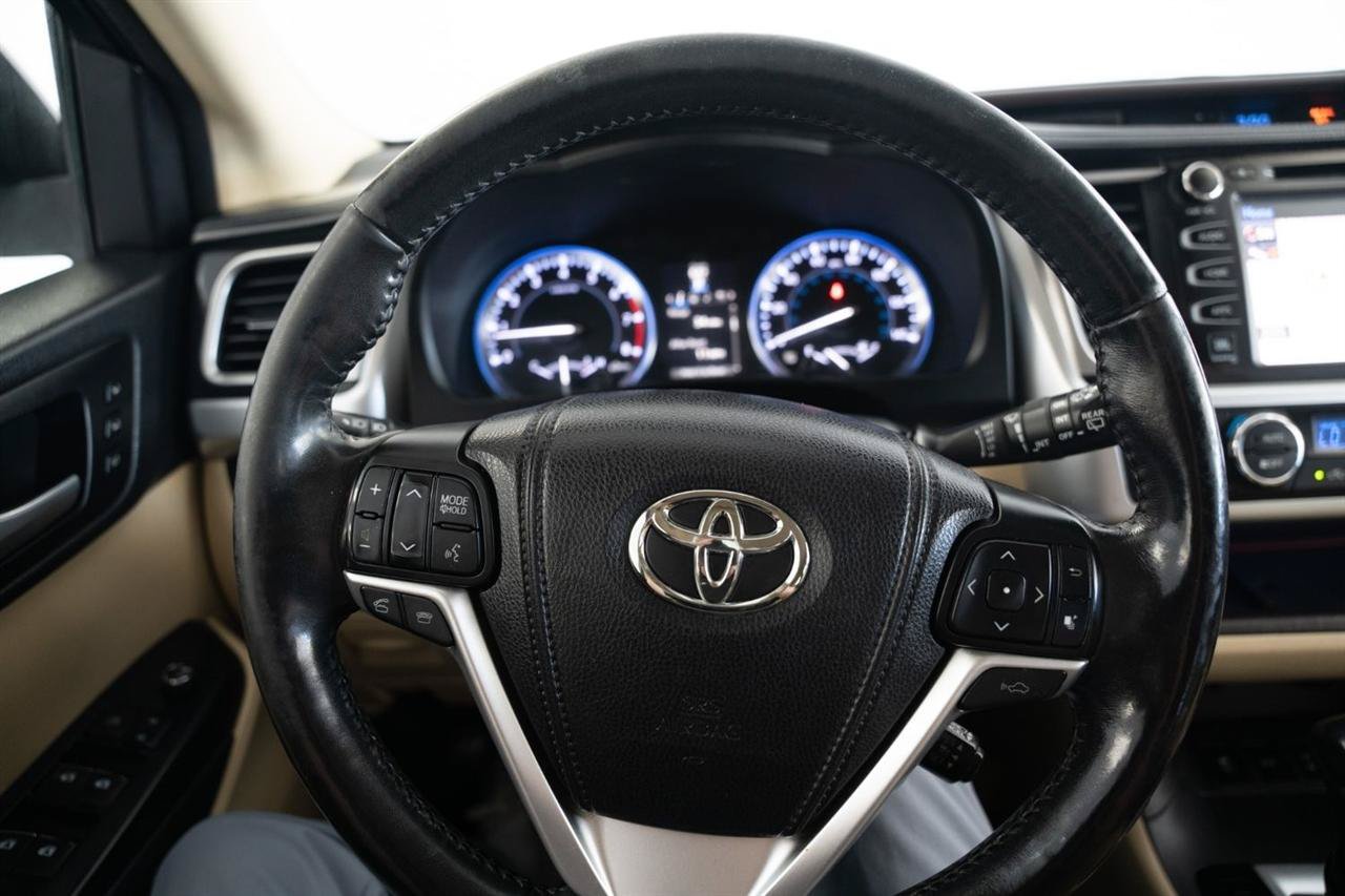 Used 2015 Toyota Highlander Limited Platinum AWD/4WD image 14