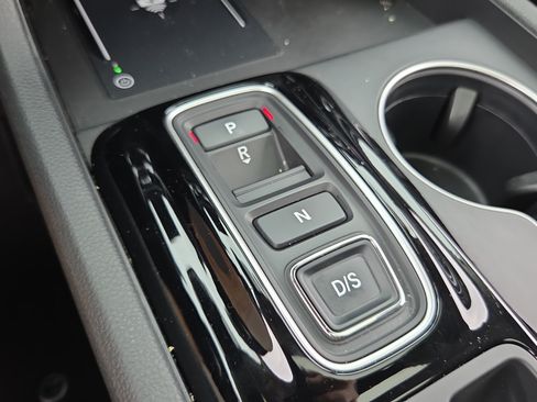 Certified 2025 Honda Pilot Touring image 22