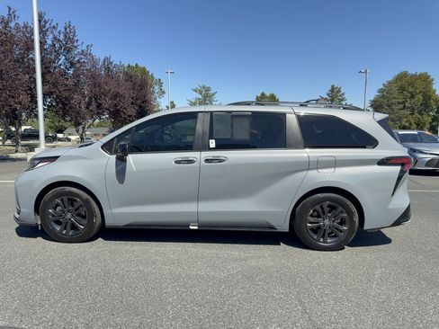 Used 2026 Toyota Sienna XSE AWD/4WD image 47