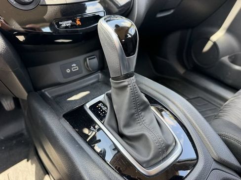Used 2020 Nissan Rogue S FWD image 21