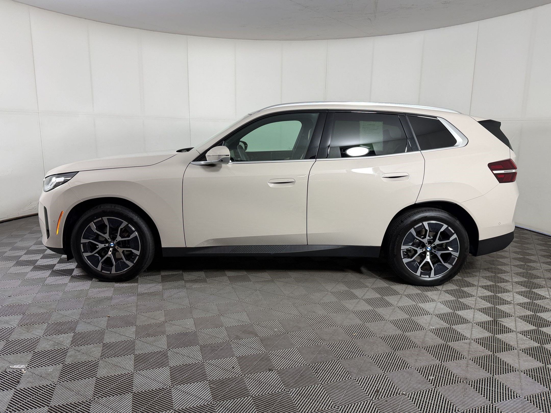 Used 2026 BMW X3 xDrive30i w/ Premium Package AWD/4WD image 2