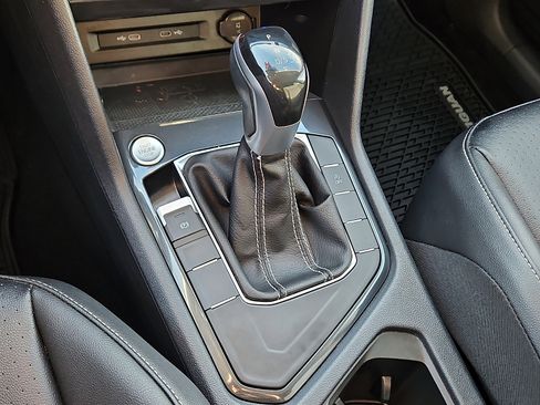 Used 2022 Volkswagen Tiguan SE image 15