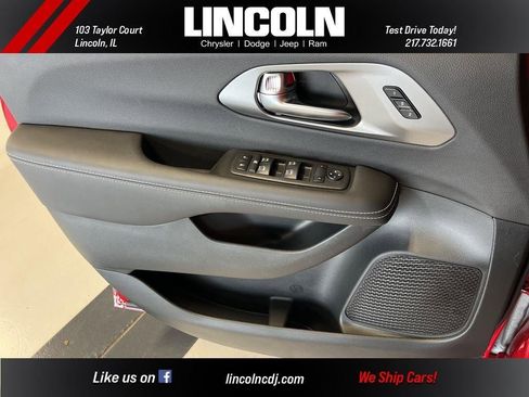 New 2026 Chrysler Pacifica Select image 16