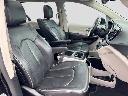 Used 2018 Chrysler Pacifica Limited w/ Advanced Safetytec Group FWD image 29