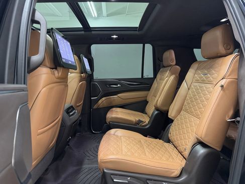 Used 2021 Cadillac Escalade ESV Sport AWD/4WD image 13