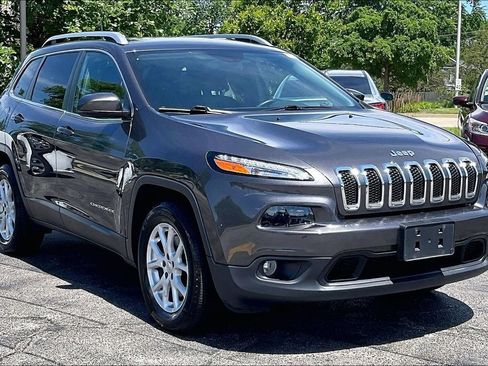 Used 2017 Jeep Cherokee Latitude w/ Safety/Convenience Group AWD/4WD image 38