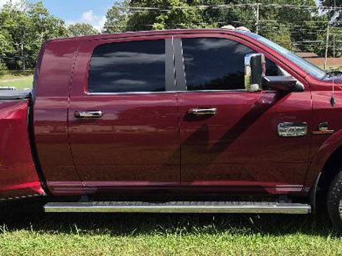 Used 2018 RAM 3500 Laramie Longhorn w/ Longhorn Southfork Package AWD/4WD image 2