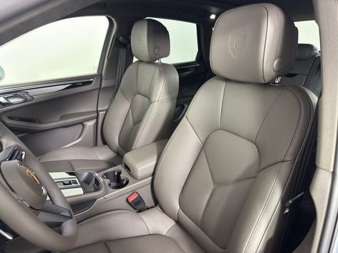 New 2026 Porsche Macan AWD/4WD image 5