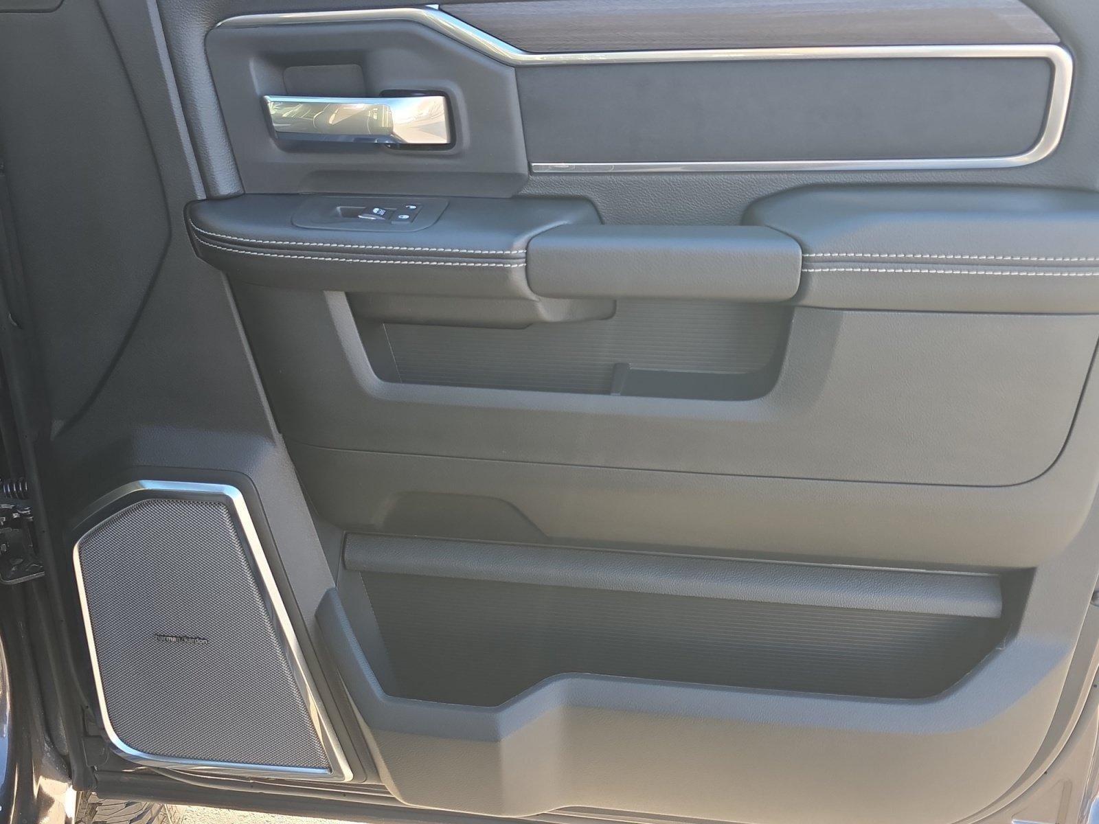 New 2026 RAM 2500 Laramie AWD/4WD image 32