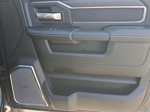 New 2026 RAM 2500 Laramie AWD/4WD image 32