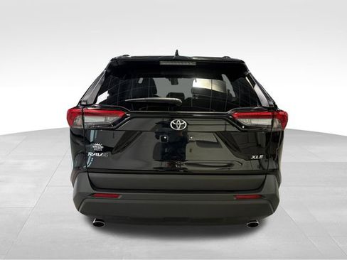Used 2023 Toyota RAV4 XLE Premium image 6