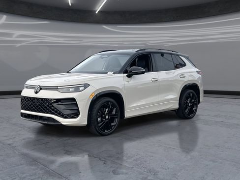 New 2026 Volkswagen Tiguan SE R-Line image 3