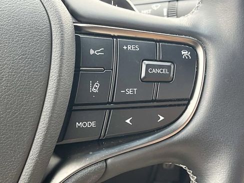 Certified 2023 Lexus LS 500 w/ Accessory Package (Z2) RWD image 35
