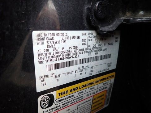 Used 2024 Ford Expedition XLT image 13