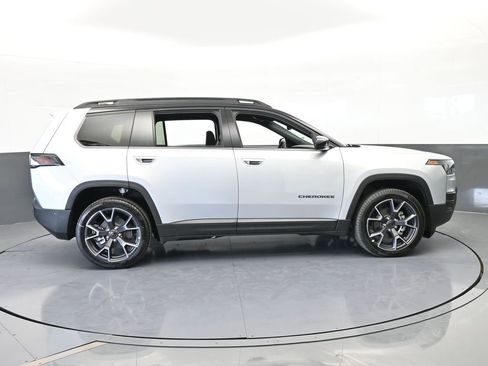 New 2026 Jeep Cherokee Overland image 7