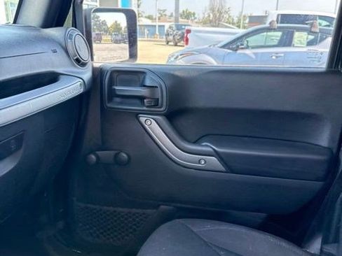 Used 2017 Jeep Wrangler Unlimited Sport w/ Mopar Black Appearance Group AWD/4WD image 9