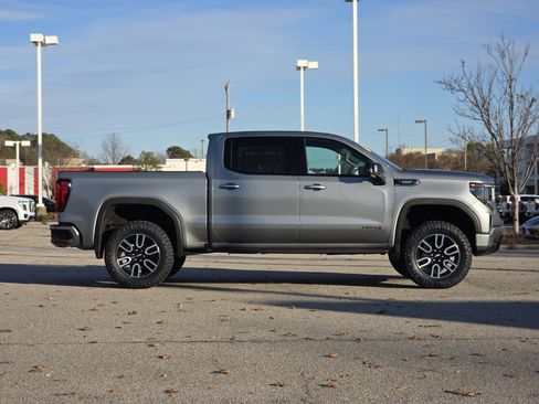 Used 2025 GMC Sierra 1500 AT4 w/ AT4 Premium Package image 7