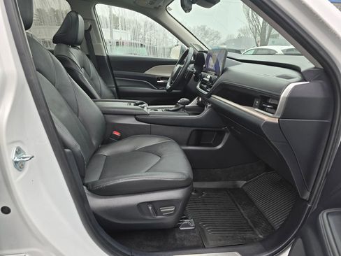 Used 2024 Toyota Grand Highlander Platinum image 11