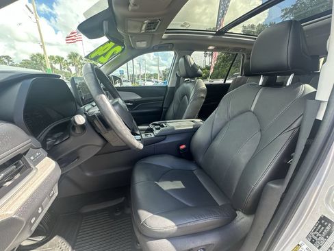 Used 2024 Toyota Grand Highlander AWD image 20