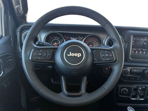 Used 2023 Jeep Gladiator Sport image 12