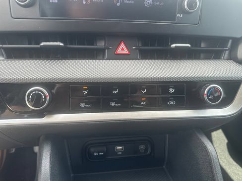 Used 2025 Kia Sportage LX FWD image 24