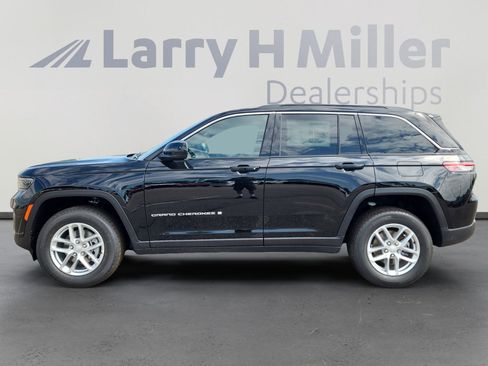 New 2025 Jeep Grand Cherokee Laredo X w/ Luxury Tech Group I image 3