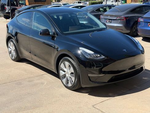 Used 2023 Tesla Model Y Long Range AWD/4WD image 18
