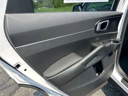 New 2025 Kia Sorento S image 14