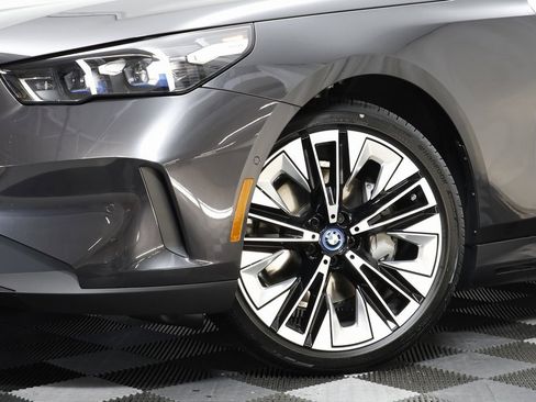 New 2025 BMW i5 xDrive40 w/ Premium Package image 3