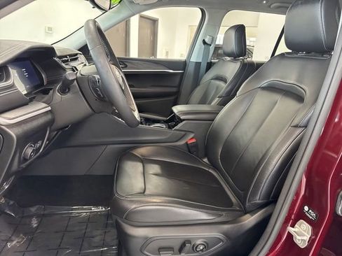 Used 2023 Jeep Grand Cherokee Limited AWD/4WD image 16