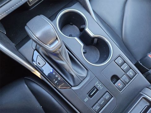 Used 2024 Toyota Highlander XLE image 19