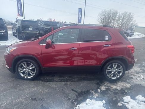 Used 2019 Chevrolet Trax LT w/ Sun & Sound Package image 6