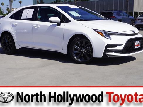 Certified 2025 Toyota Corolla SE FWD image 1