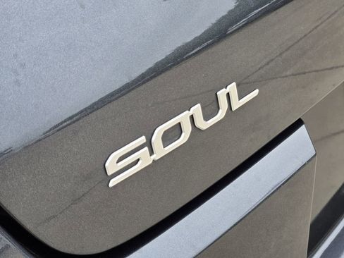 Used 2023 Kia Soul LX image 16