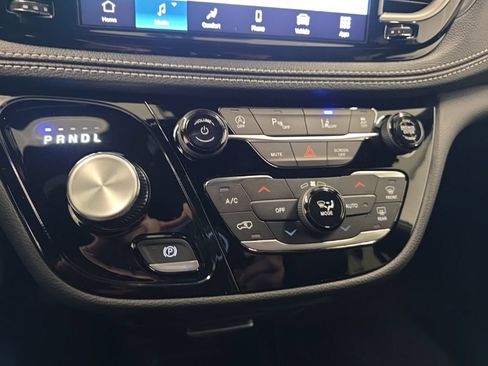 New 2026 Chrysler Pacifica Select AWD/4WD image 20