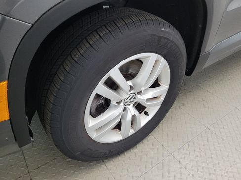 Used 2014 Volkswagen Tiguan S FWD image 31