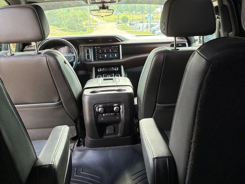 Used 2022 GMC Yukon Denali w/ Denali Premium Package AWD/4WD image 33