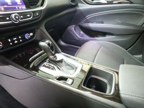 Used 2019 Buick Regal Preferred w/ Driver Confidence Package I image 17