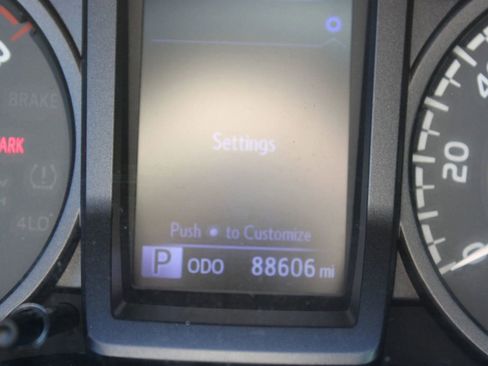 Used 2016 Toyota Tacoma TRD Off-Road image 32