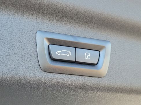 Used 2025 BMW X1 xDrive28i image 9