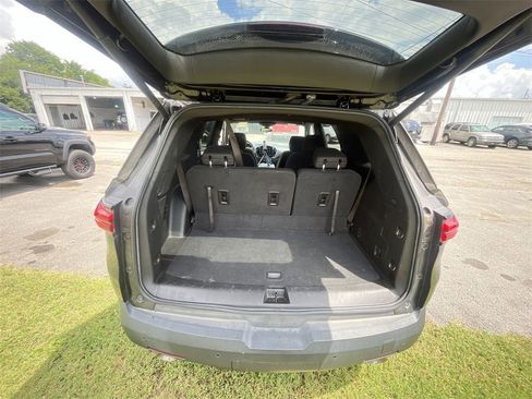 Used 2022 Chevrolet Traverse LT image 22